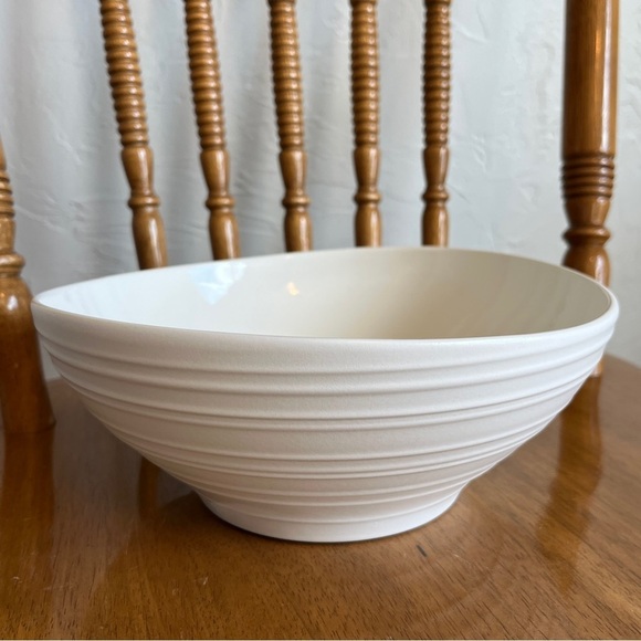 Mikasa Swirl White‎ Elegant Serving Bowl Vegetable Pasta - Picture 14 of 15